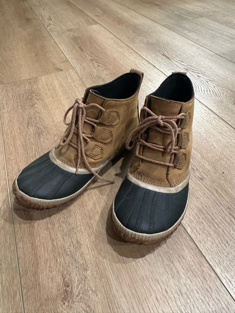 Sorel Women's Brown Leather and Black Rubber Lace-Up Winter Boots